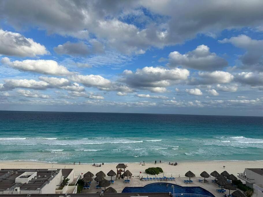 Amazing Beachfront Apartment Cancun Exterior photo