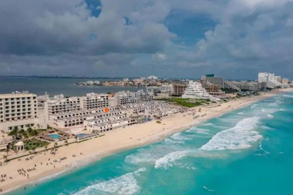 Amazing Beachfront Apartment Cancun Exterior photo