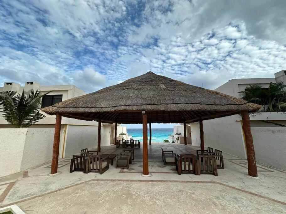Amazing Beachfront Apartment Cancun Exterior photo