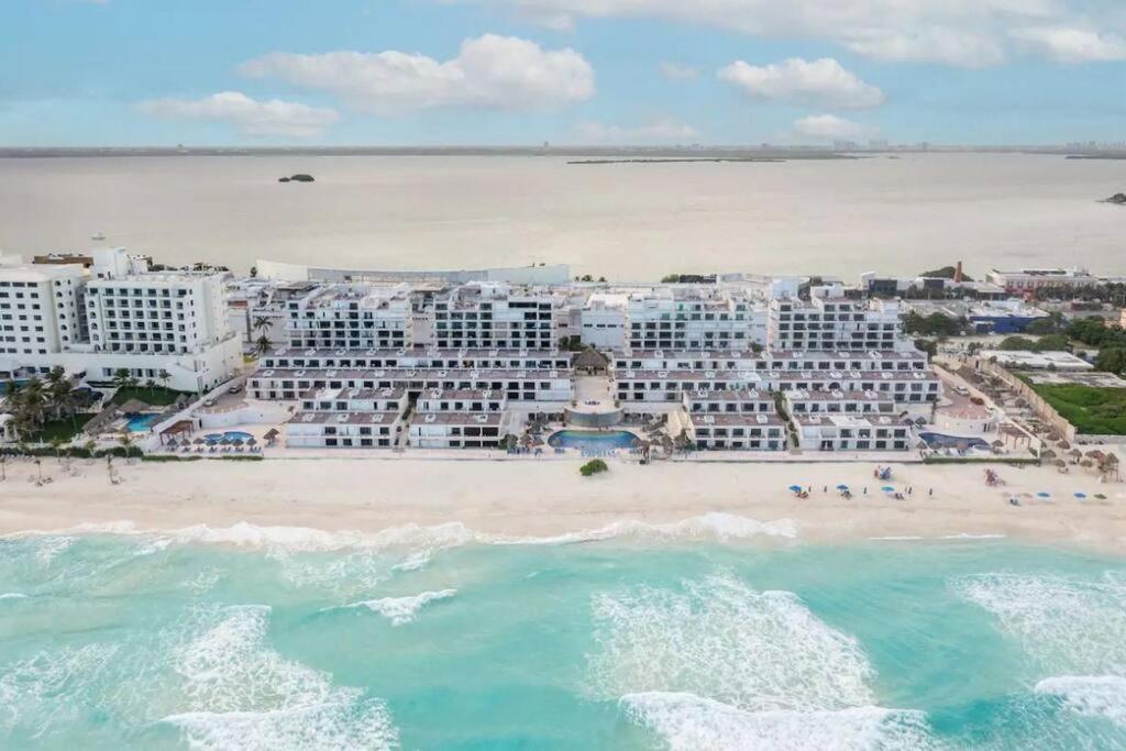 Amazing Beachfront Apartment Cancun Exterior photo