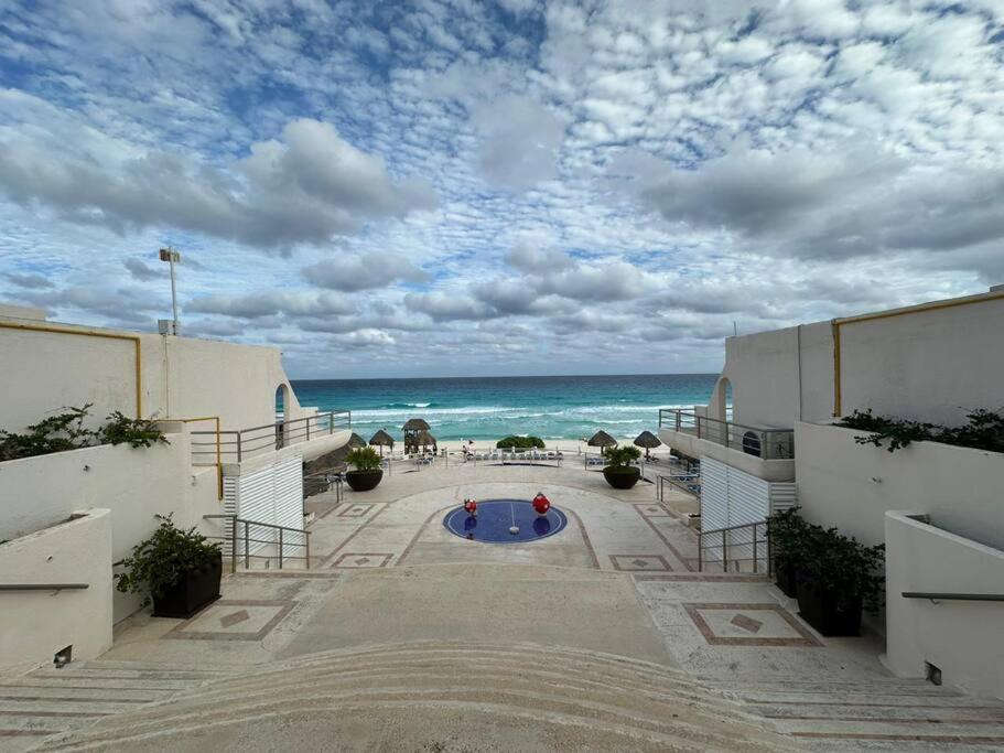 Amazing Beachfront Apartment Cancun Exterior photo