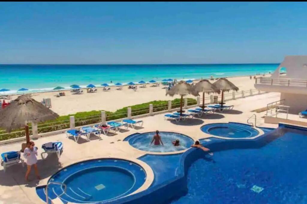 Amazing Beachfront Apartment Cancun Exterior photo